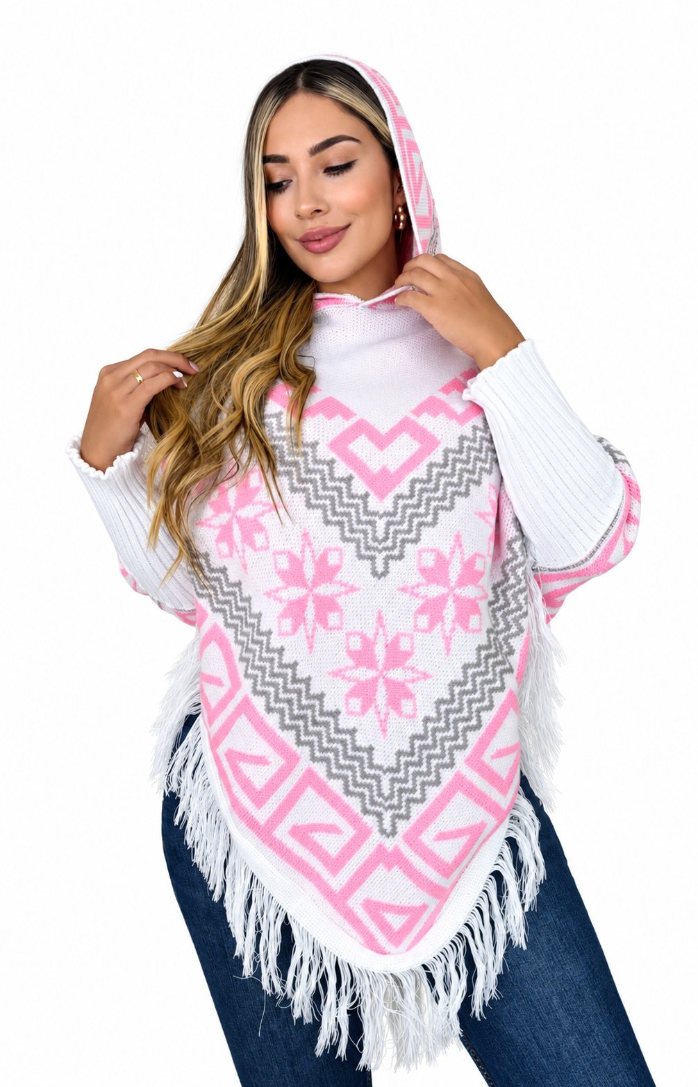 Ruana con capucha rosa y marfil de Latin Trend sobre fondo blanco
